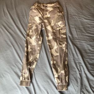 Hollister Ultra High-Rise Tan Camo Cargo Pants